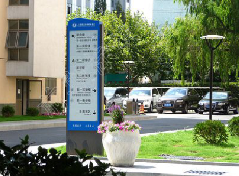 泸水哪些因素影响宣传栏的制作？